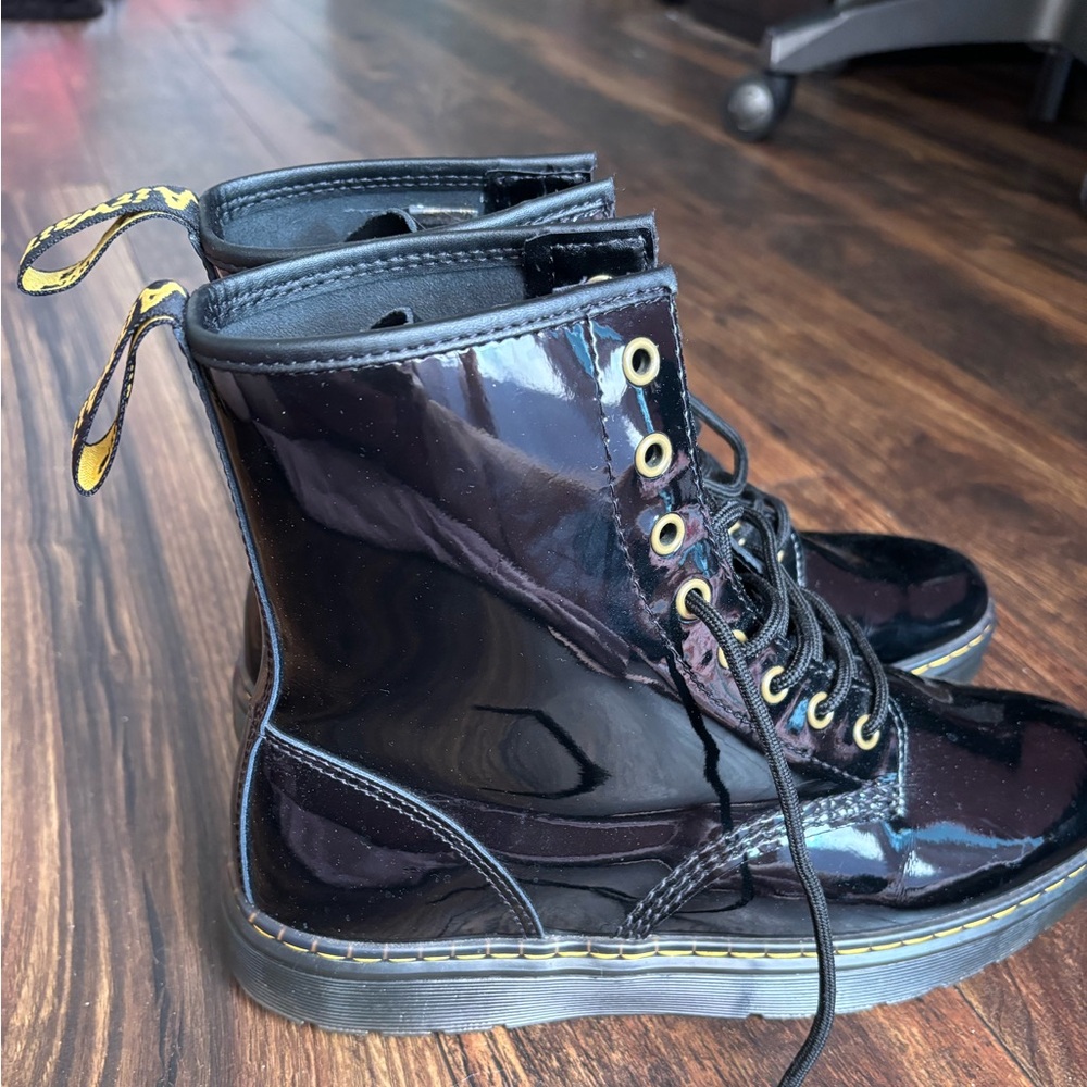 Black pattern Doc, Martens